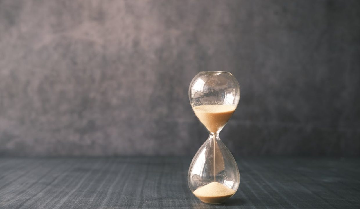 clessidra che rappresenta contratti affitti transitori