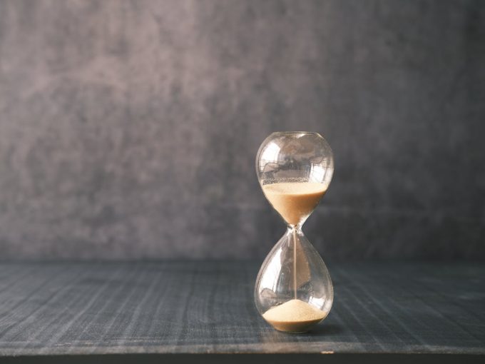 clessidra che rappresenta contratti affitti transitori