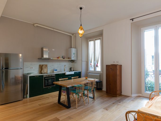 sala con cucina e balcone di affitto appartamento via Castel Morrone